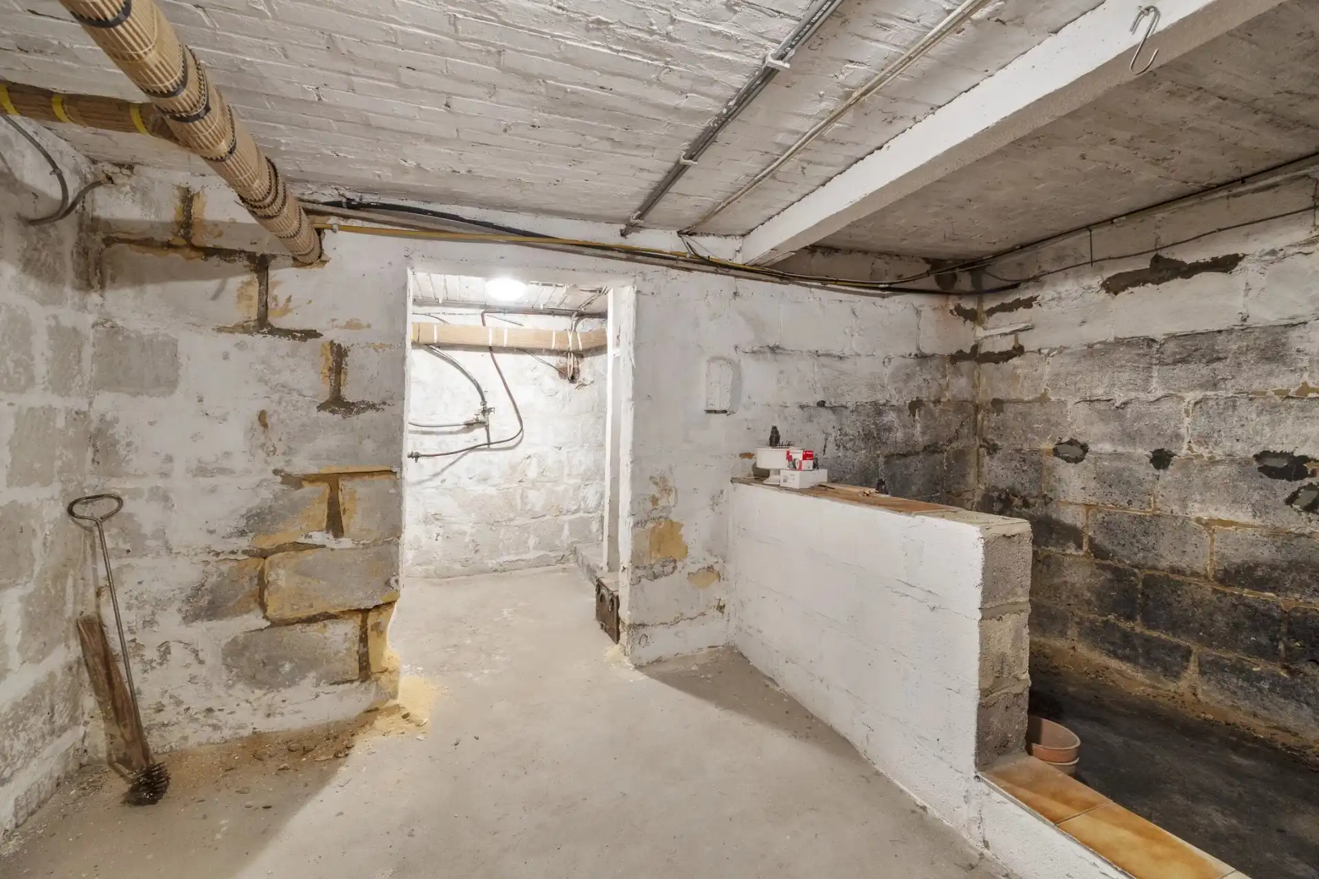 TE RENOVEREN HALFOPEN WONING MET 3 SLPK'S IN RIEMST foto 18