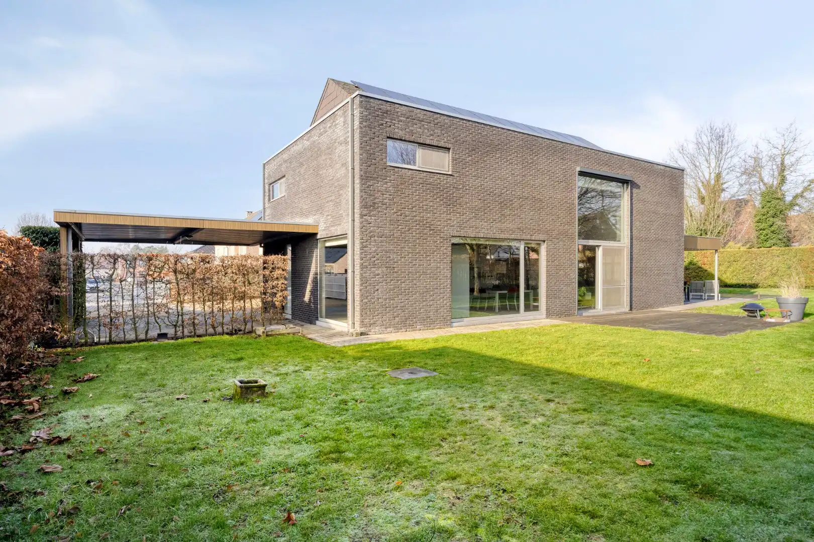 Moderne, ruim ingedeelde woning op een mooi perceel van 13 are met zwembad. foto 33