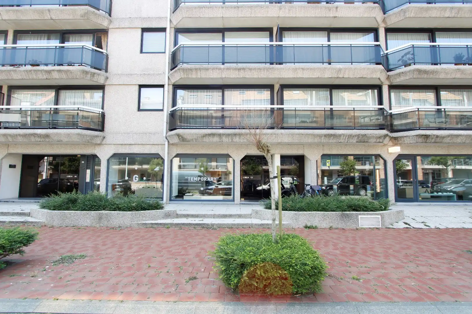 Ingericht en gemeubeld handelspand in een zijstraat van de Dumortierlaan te koop foto 13