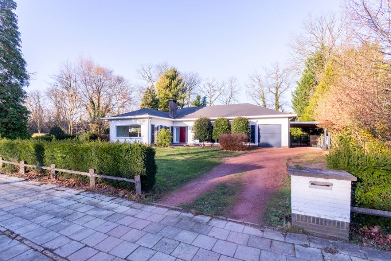 Hoofdfoto van de publicatie: Luineuze gelijkvloerse villa in centrum Brasschaat! Toplocatie!