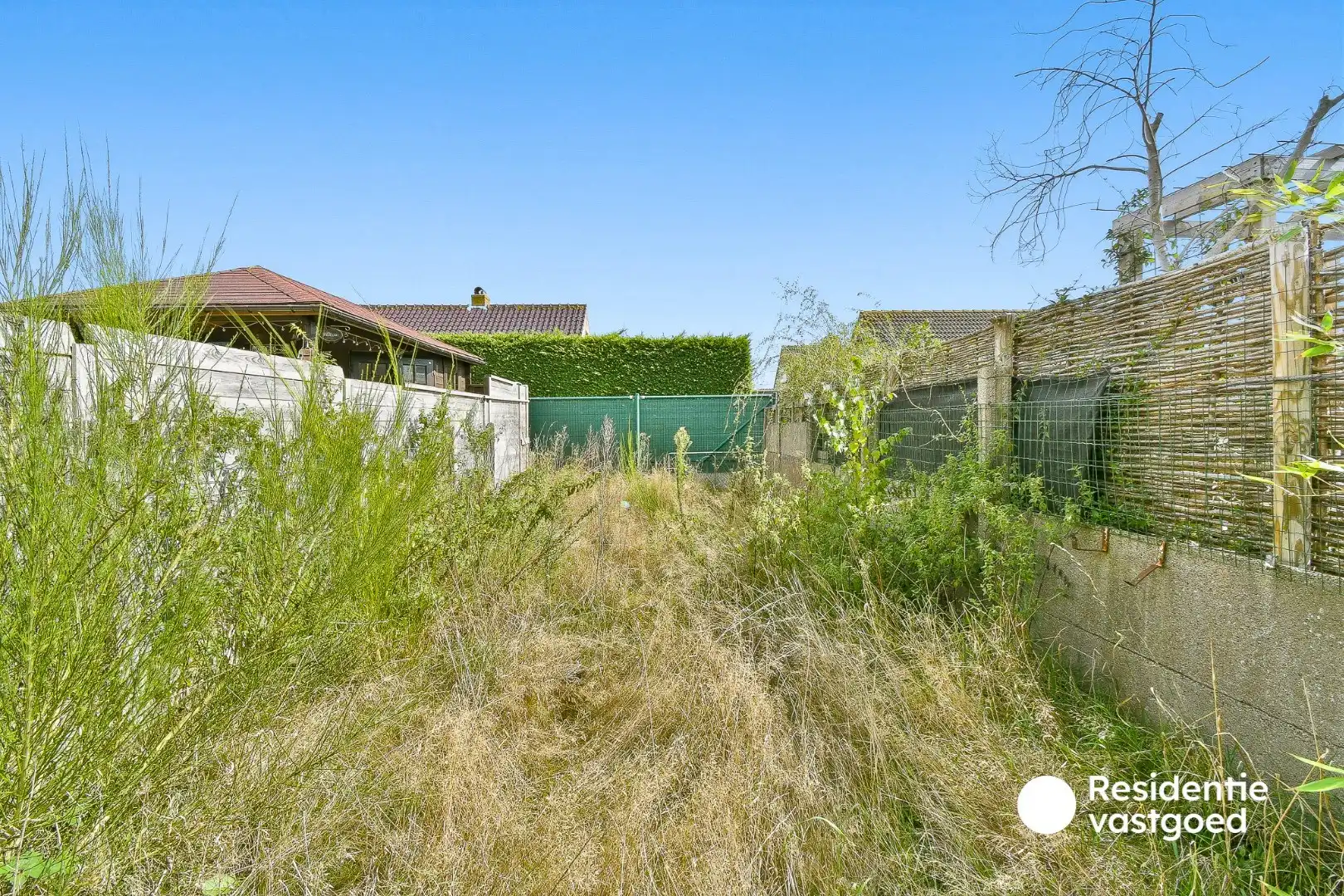 Te renoveren rijwoning met twee slaapkamers en tuin foto 13