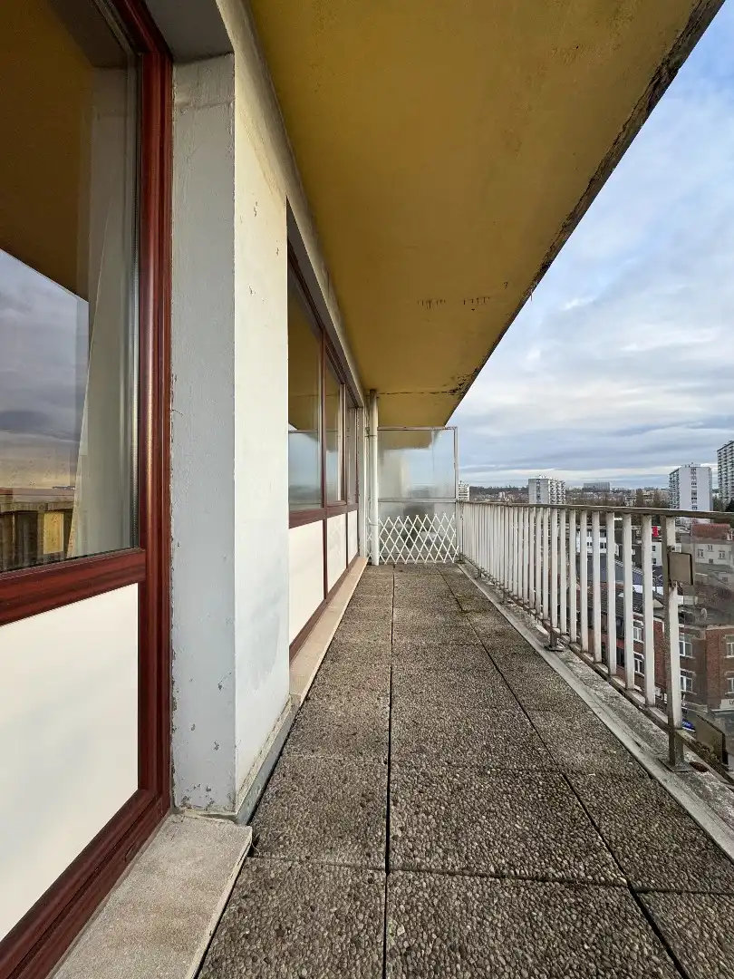 Een lichtrijk 2-SLPK.-appartement met kelder foto 8