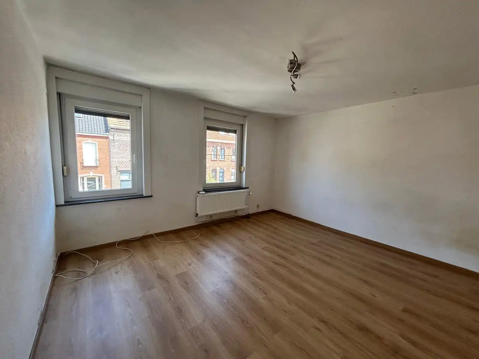 Op te frissen/ te renoveren woning nabij verbindingswegen foto 8