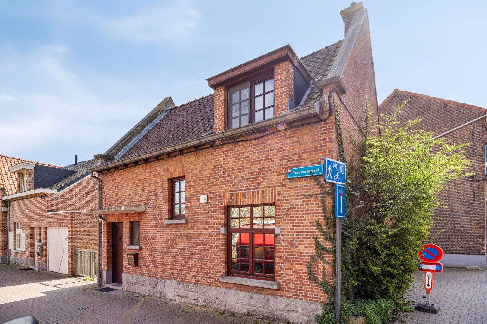Hoofdfoto van de publicatie: Charmante woning met tuin en 3 slaapkamers en parking - bewoonbare opp. 89 m²