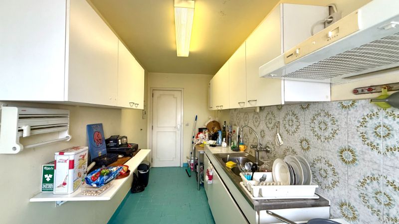 Gezellig en verrassend ruim appartement met 2 slaapkamers en veel potentieel in het hart van Deinze foto 3