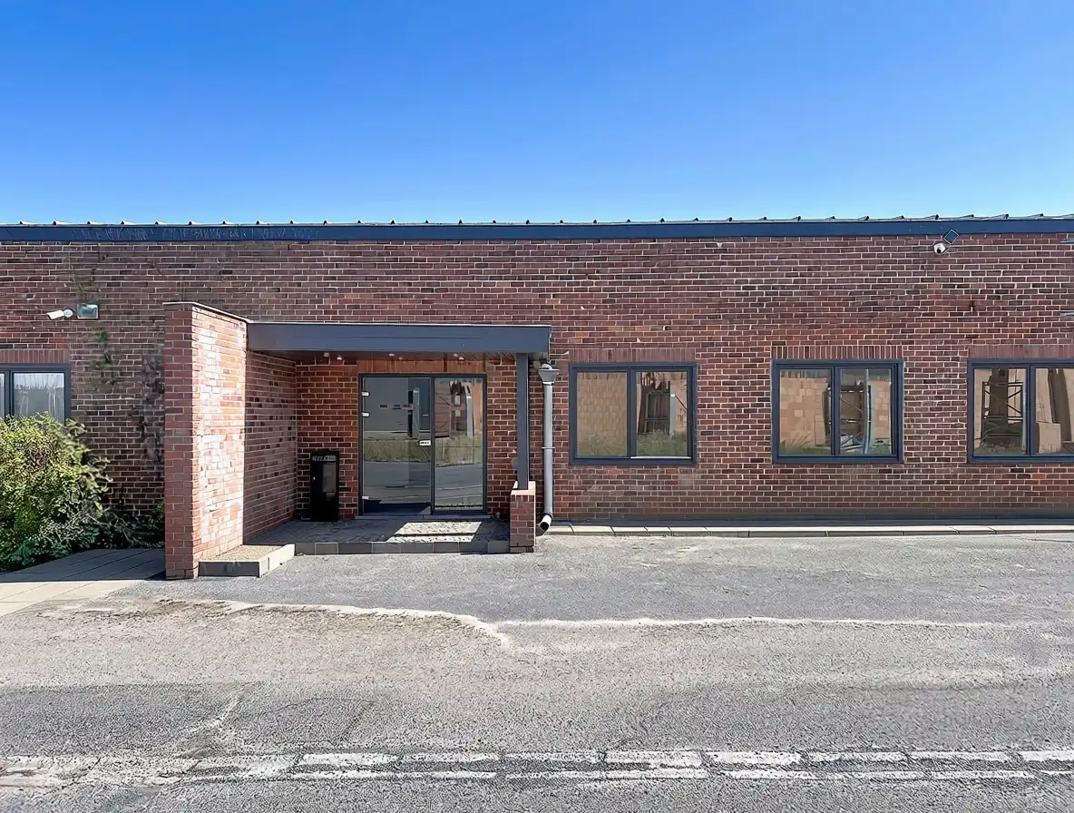 TOONZAAL van 1.000m² met optioneel MAGAZIJN en private PARKING vlak bij de RING van Poperinge ! foto 25