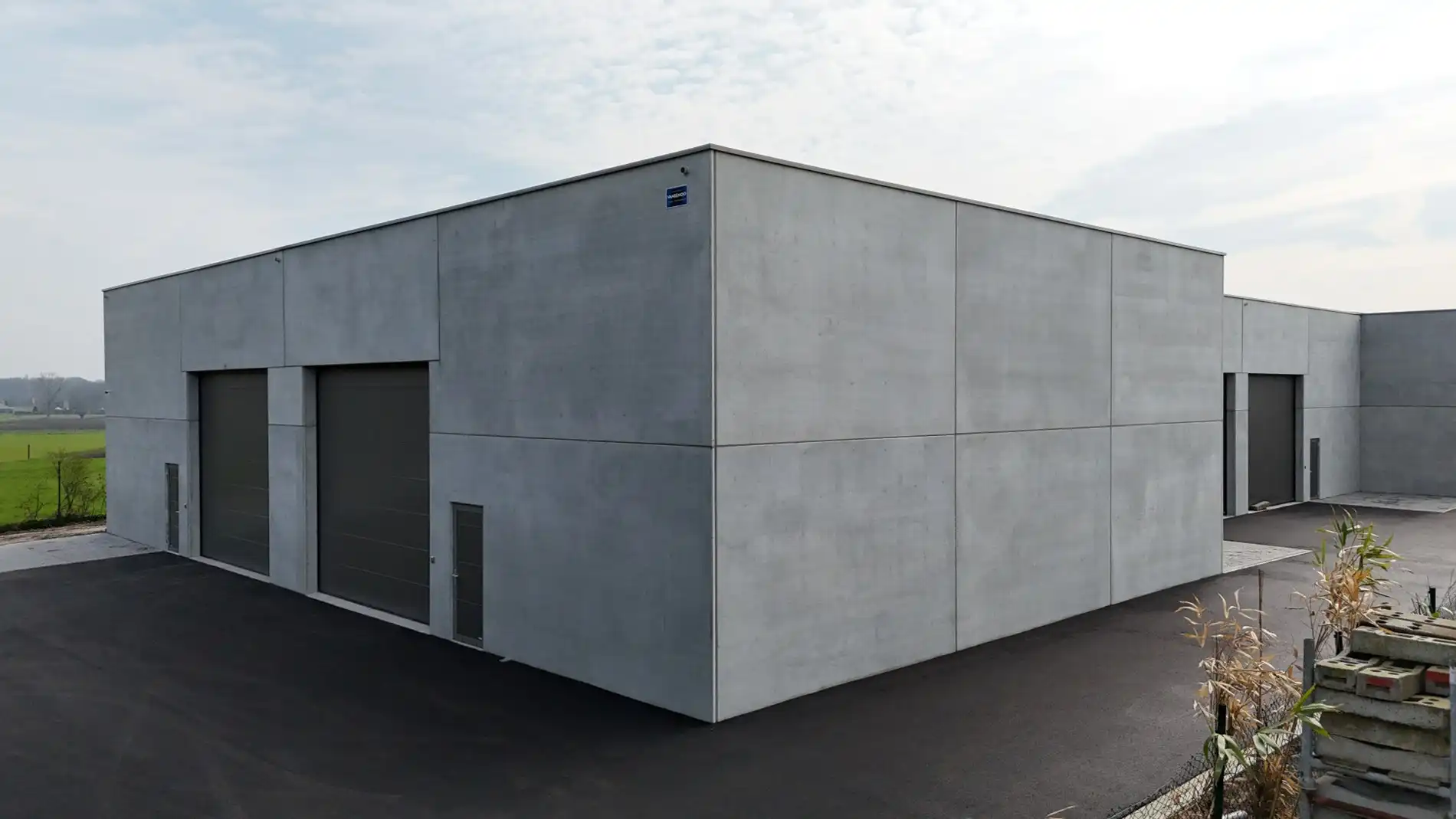 Nieuwbouw loods KMO-UNIT te koop – 192 m² met 2 parkeerplaatsen inbegrepen op de industriezone te Aartrijke foto 9