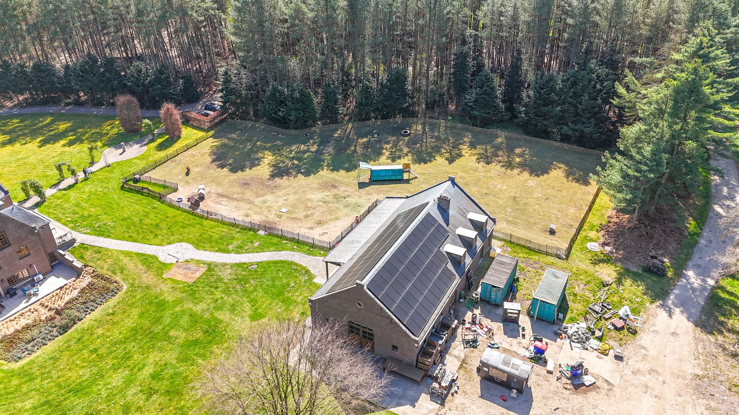 Unieke villa met bijgebouw, op ruim perceel van ca. 8.5 HA! foto 4