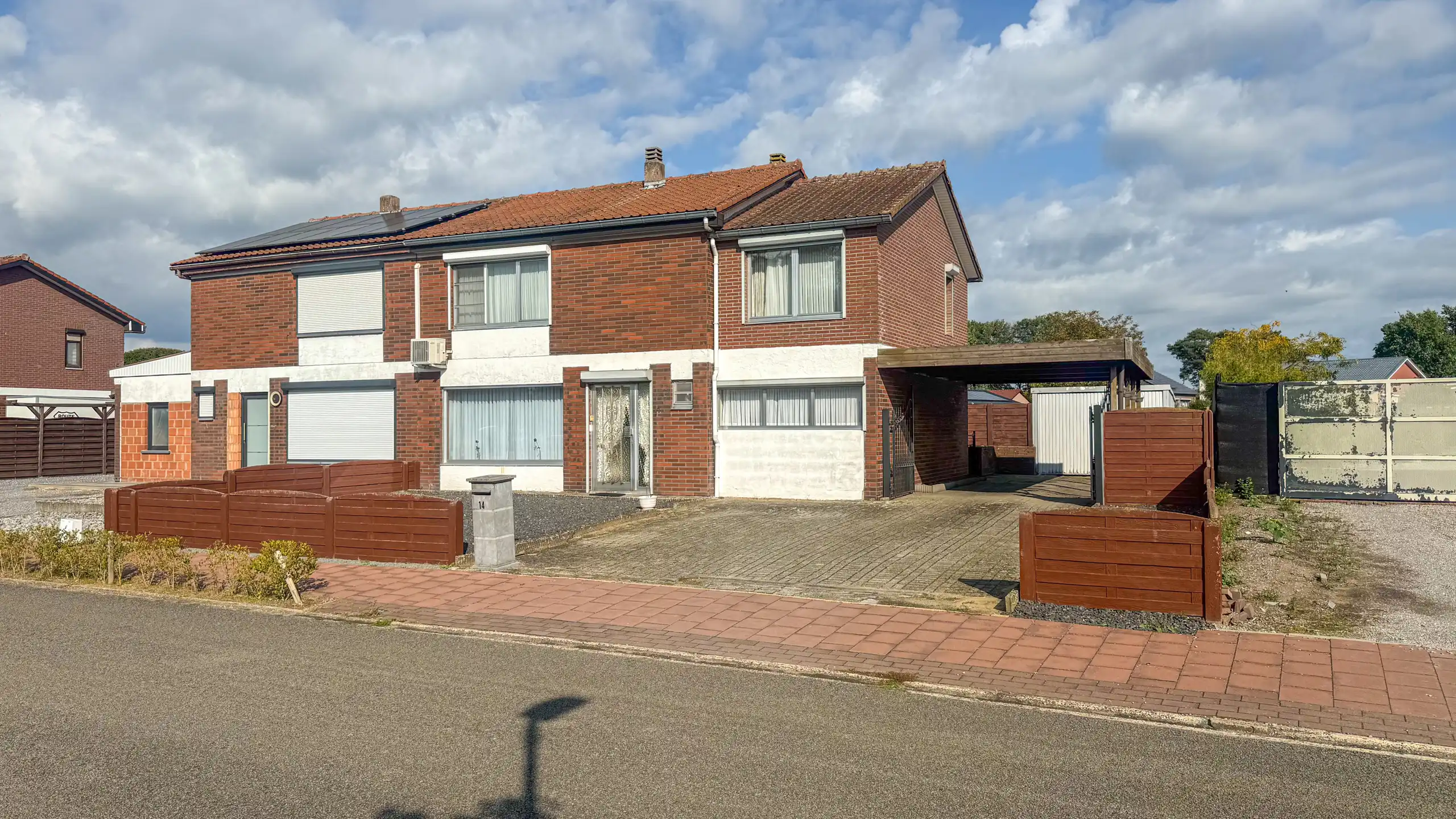Ruime gezinswoning met 4 slaapkamers op 977 m² in Houthalen! foto 2