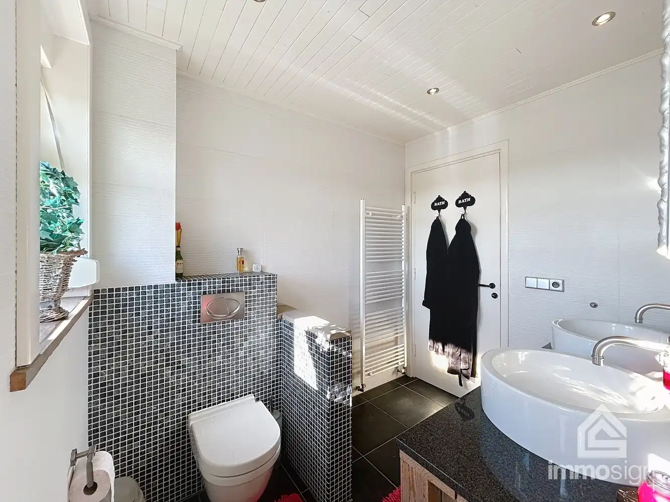 Exclusieve woning voorzien van dubbele garage en bedrijfshal op de Nederlandse grens foto 36