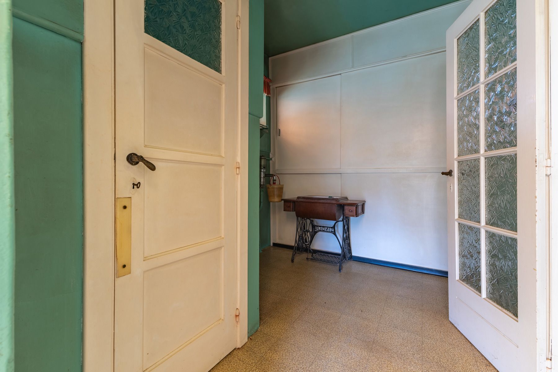 Gunstig gelegen te renoveren driegevelwoning foto 8