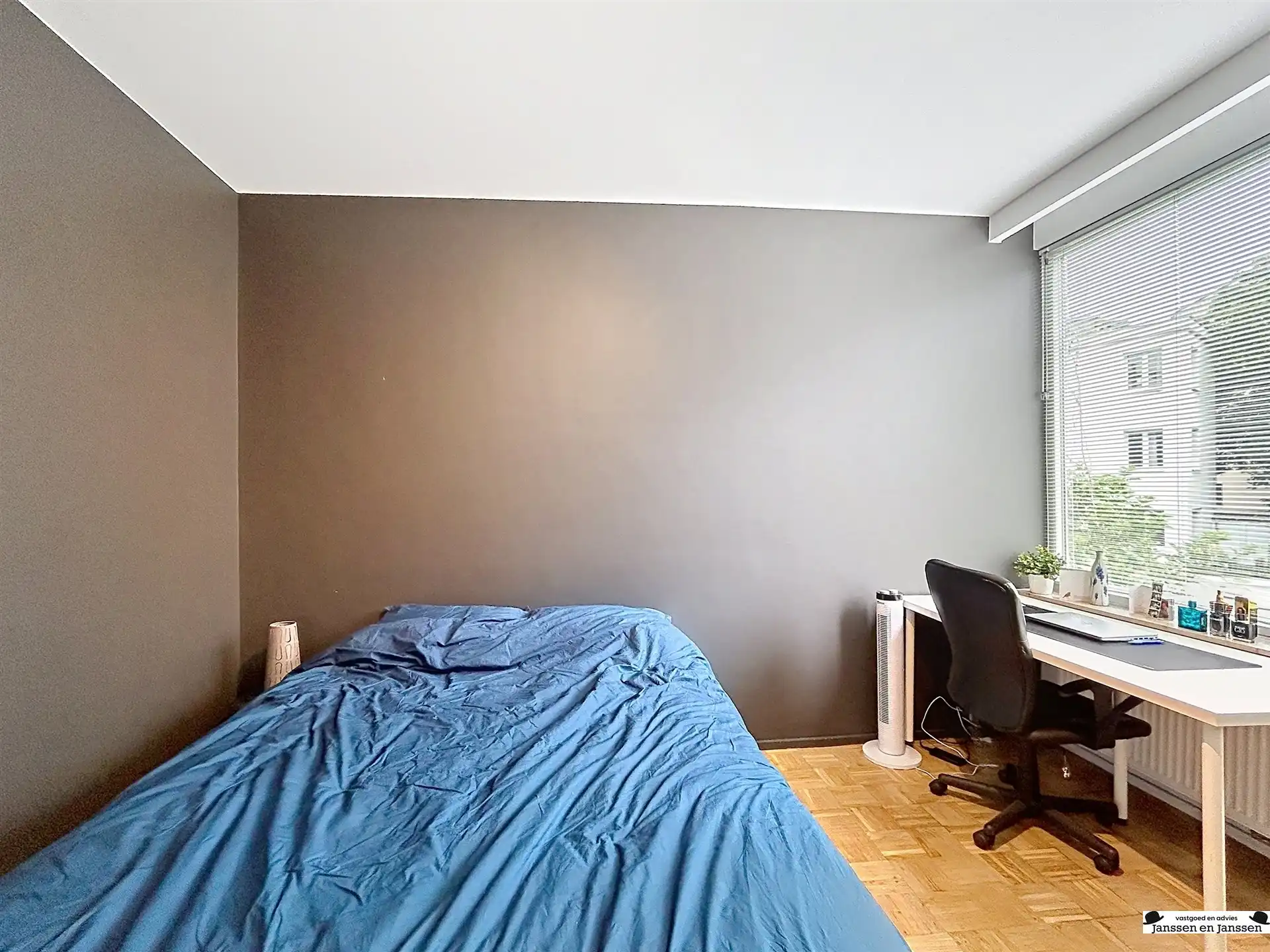 Bemeubeld 2 slaapkamer appartement op top locatie foto 9