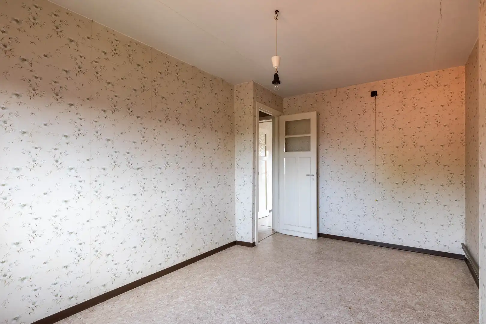 Renovatiewoning met grote garage foto 18