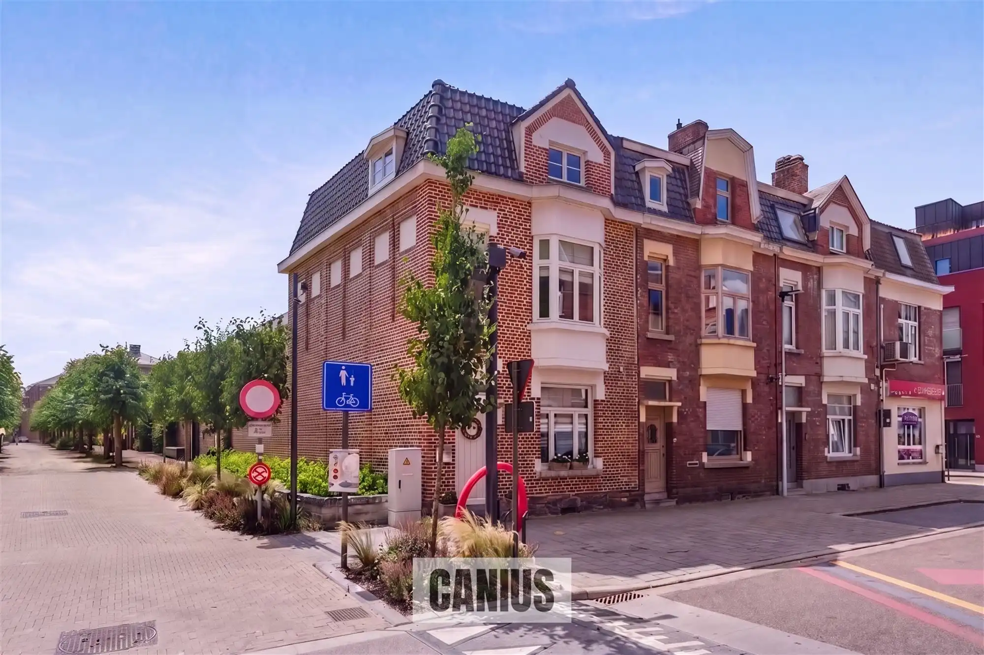 PRACHTIGE STADSWONING MET 3 SLKS IN HARTJE SINT-TRUIDEN foto 2