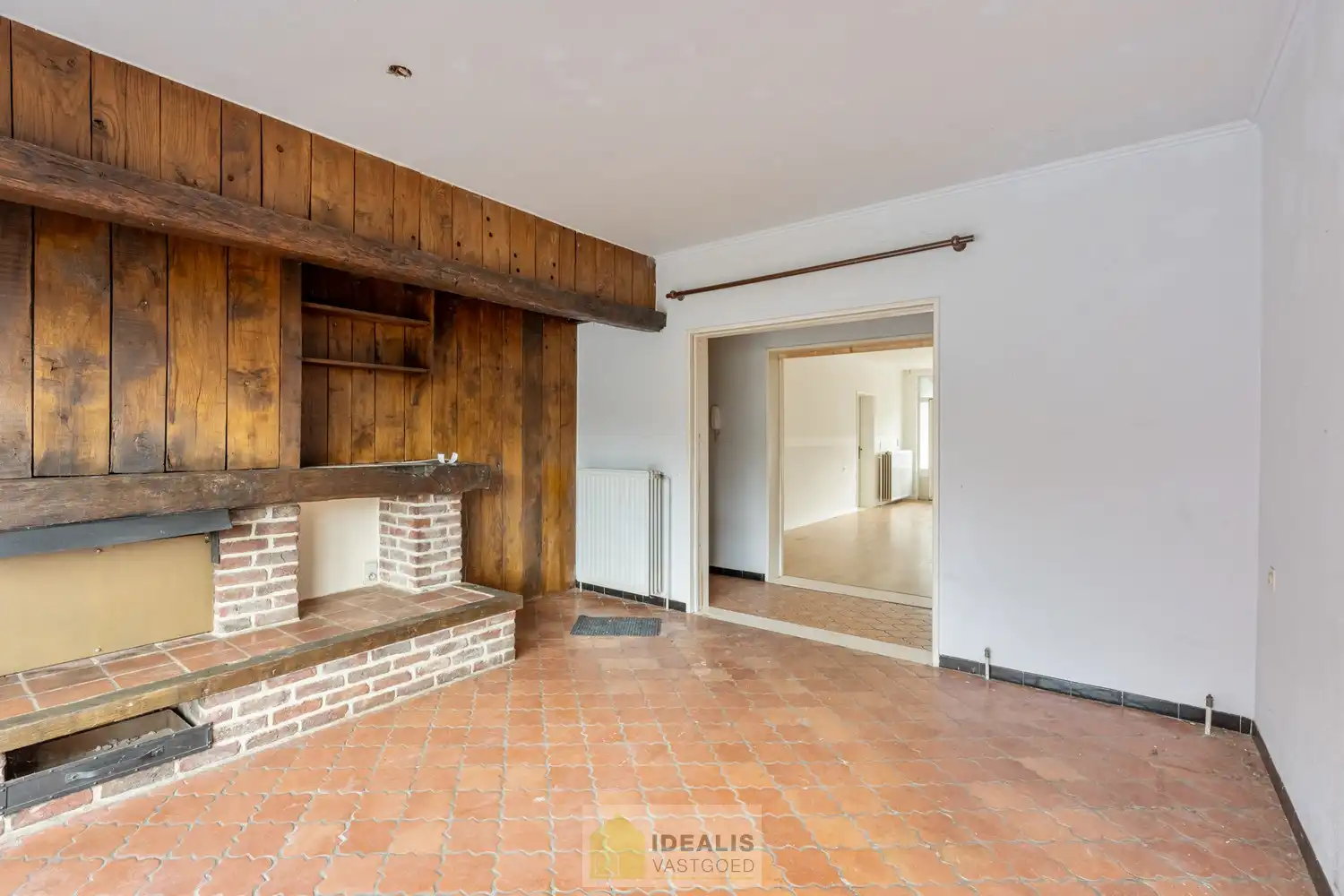 IDEALIS VASTGOED -  INVESTERINGSEIGENDOM BESTAANDE UIT 2 GELIJKVLOERSE HANDELSPANDEN EN 5 BOVENLIGGENDE APPARTEMENTEN IN HET CENTRUM VAN PELT! – te renoveren investeringseigendom op een toplocatie in Pelt (Neerpelt). Gelijkvloers 2 handelspanden, op de 1ste verdieping een 3 slpk.-appartement, 2de verdieping een 3 slpk.-appartement en een 1 slpk.-appartement en op de 3de verdieping een 3 slpk.-appartement en een 1 slpk.-appartement. Geschikt voor zij die zoeken naar een interessante investering in het centrum van Pelt. foto 29