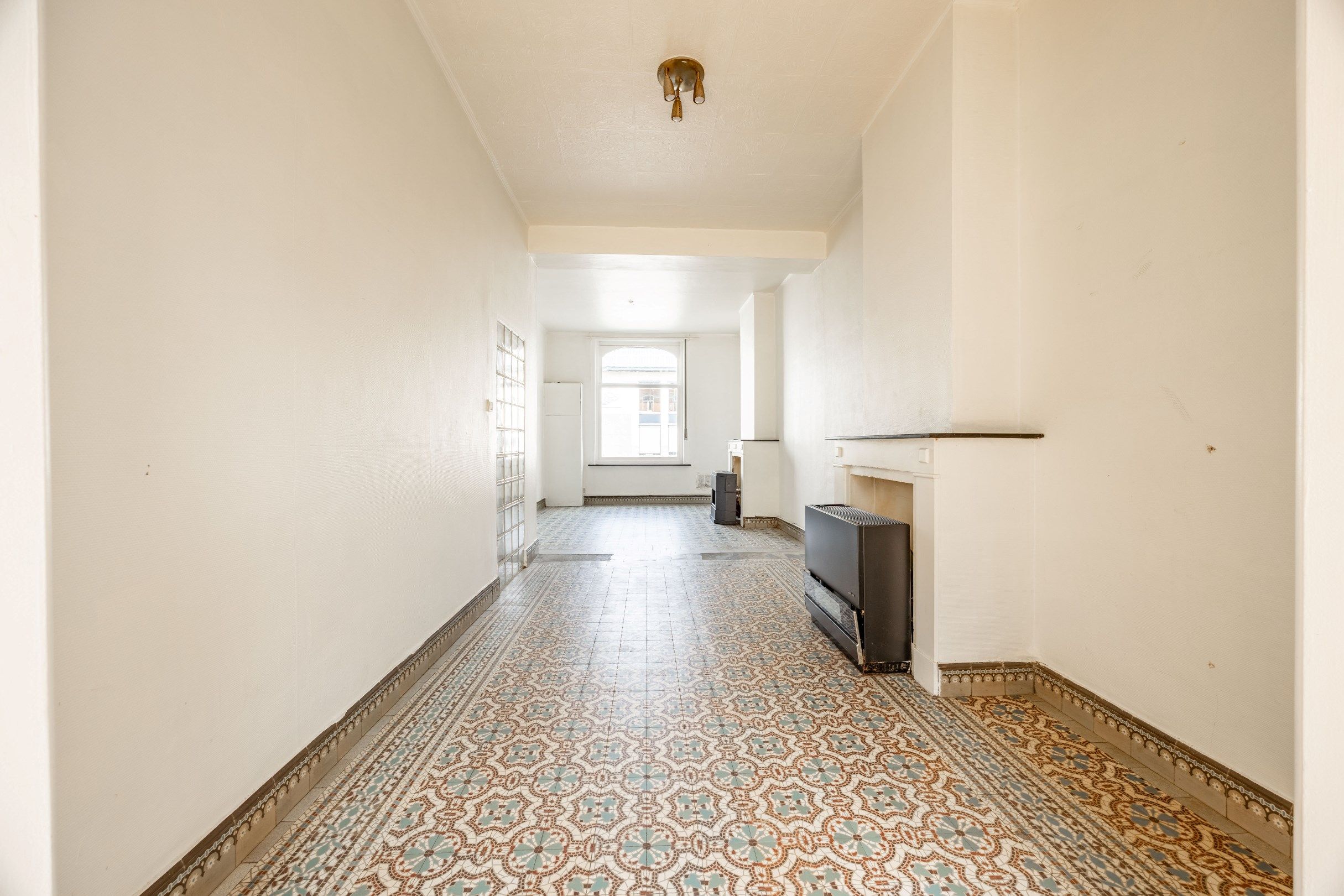 TE RENOVEREN WONING MET GARAGE foto 2