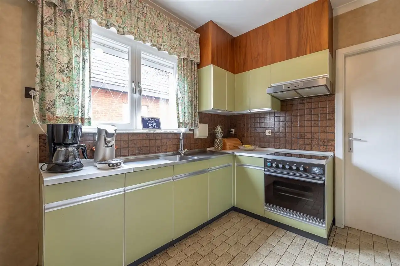 Vlakbij ingang merodebossen, soldie woning met potentieel foto 39