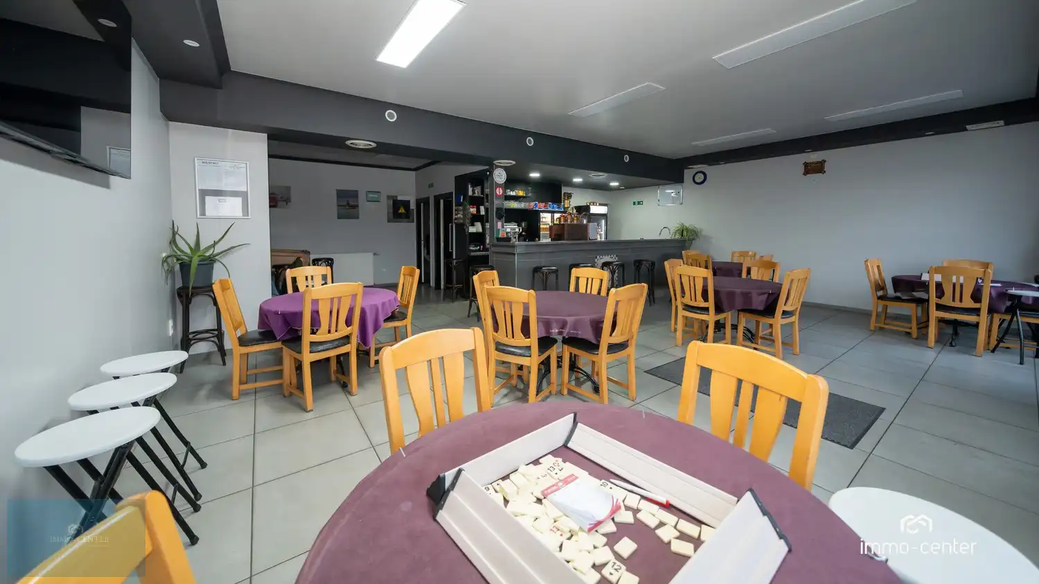 Handelspand + appartementen + parking + ruime tuin foto 3