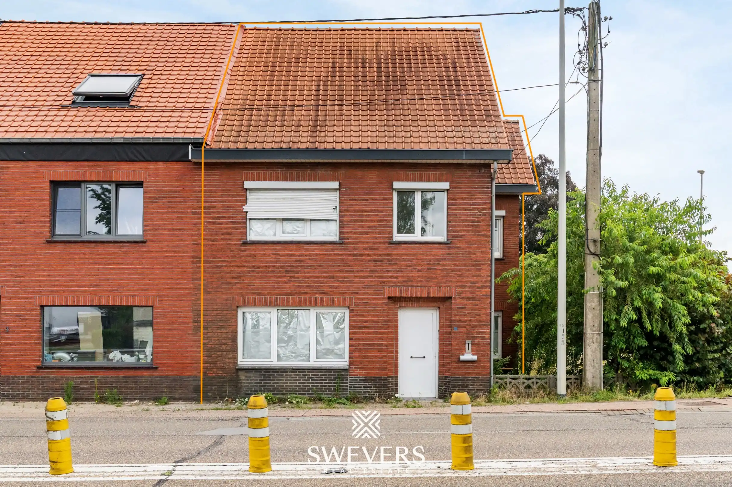 Hoofdfoto van de publicatie: Te renoveren woning met 4 slaapkamers en 4 garages te Beringen