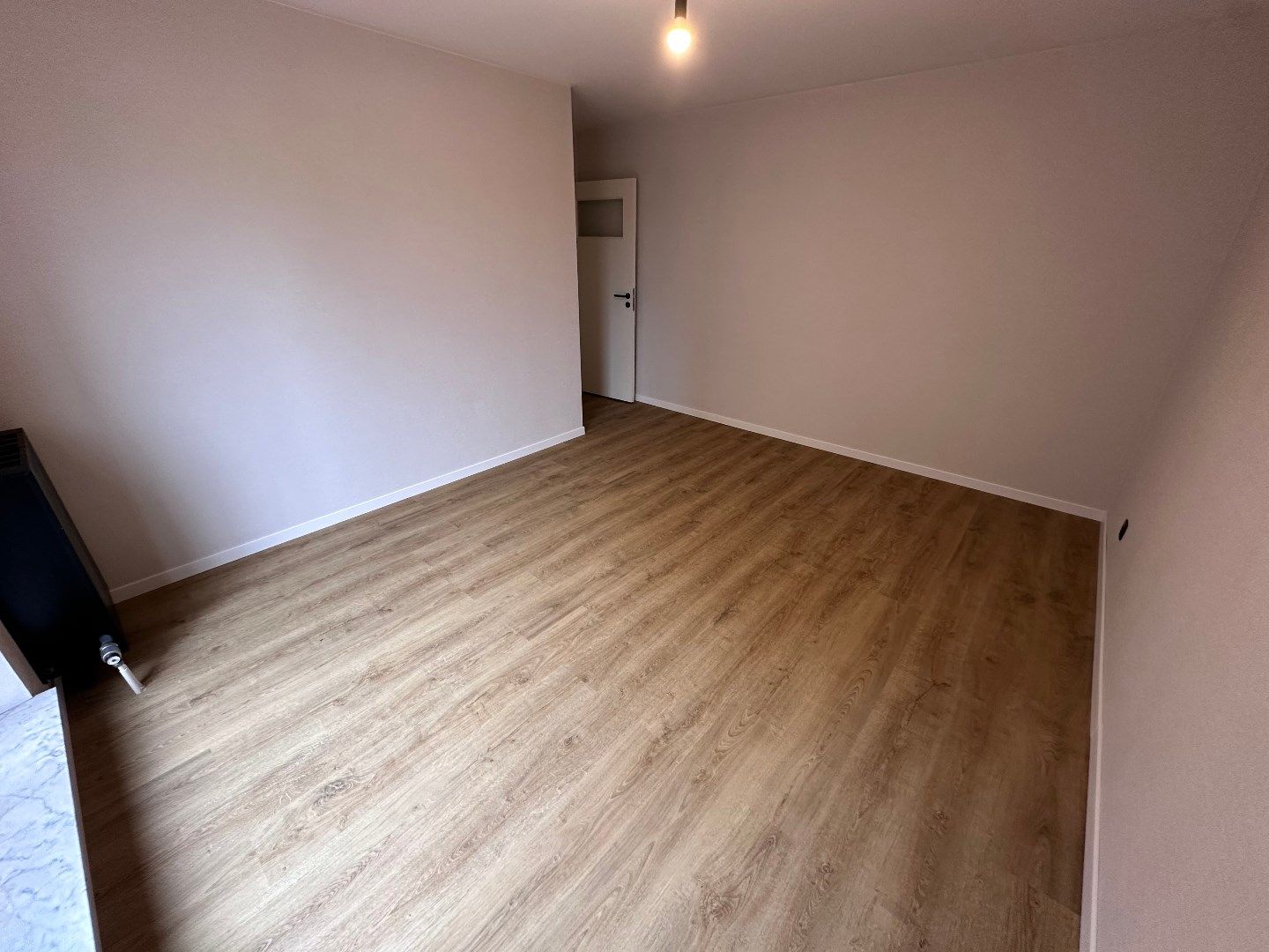 GERENOVEERD APPARTEMENT MET 2 SLPK, KELDER EN GARAGE IN LANAKEN CENTRUM! foto 11