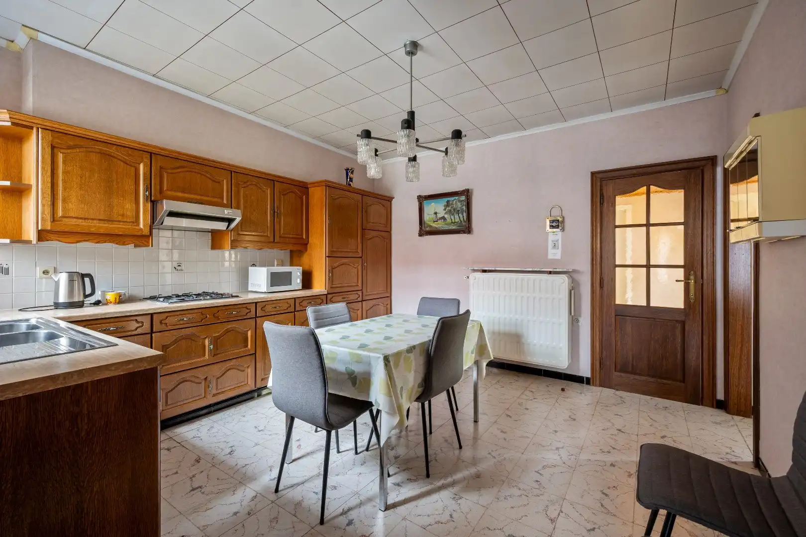 Op te frissen woning met 3 slaapkamers, garage en tuin. foto 9