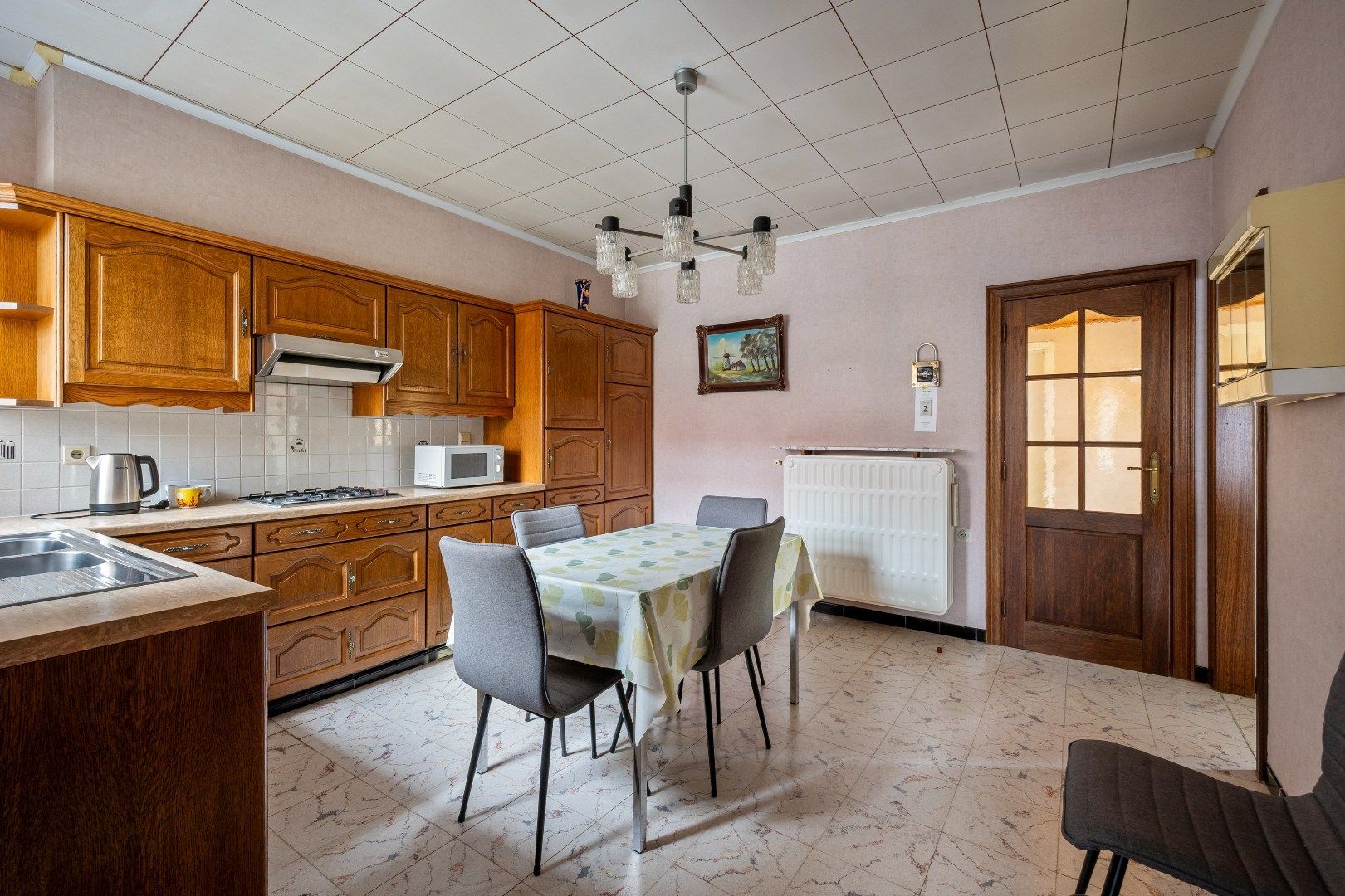 Op te frissen woning met 3 slaapkamers, garage en tuin. foto 3