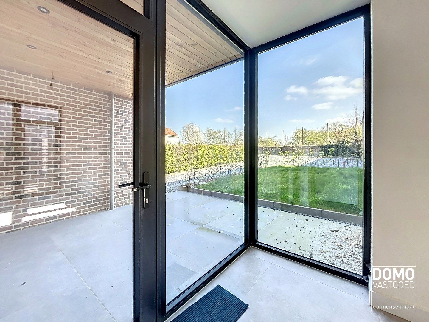 PRACHTIG GERENOVEERDE, LICHTRIJKE WONING MET 3 SLAAPKAMERS, 2 BADKAMERS, EEN ZONNIGE TUIN EN 2 PARKEERPLAATSEN TE GINGELOM (MIELEN-BOVEN-AALST)   foto 14