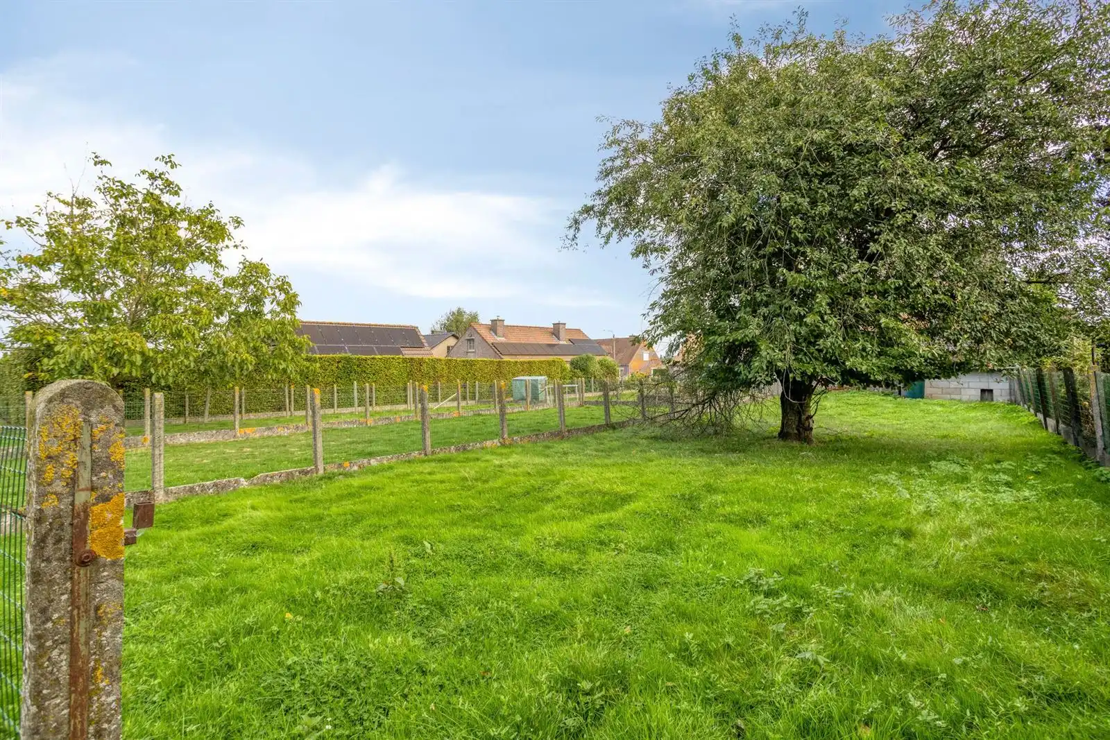 Openbebouwing met 5 slaapkamers garage en ruime tuin foto 27