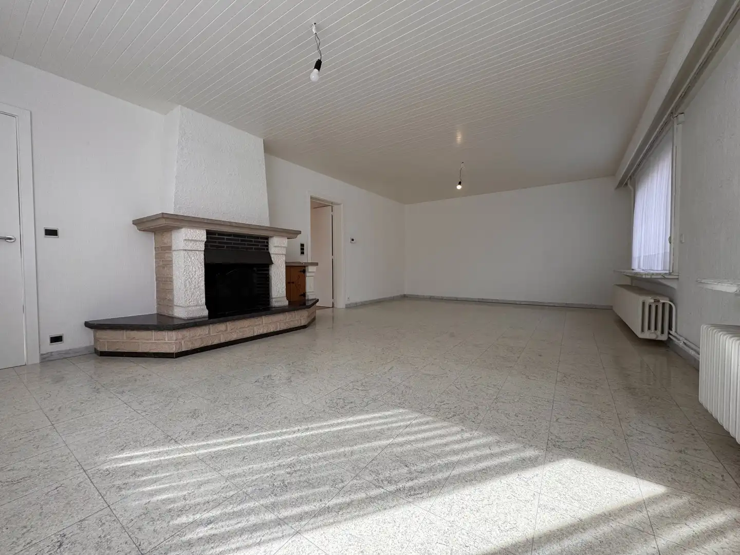 Ruime halfopen woning met 3 slaapkamers foto 3