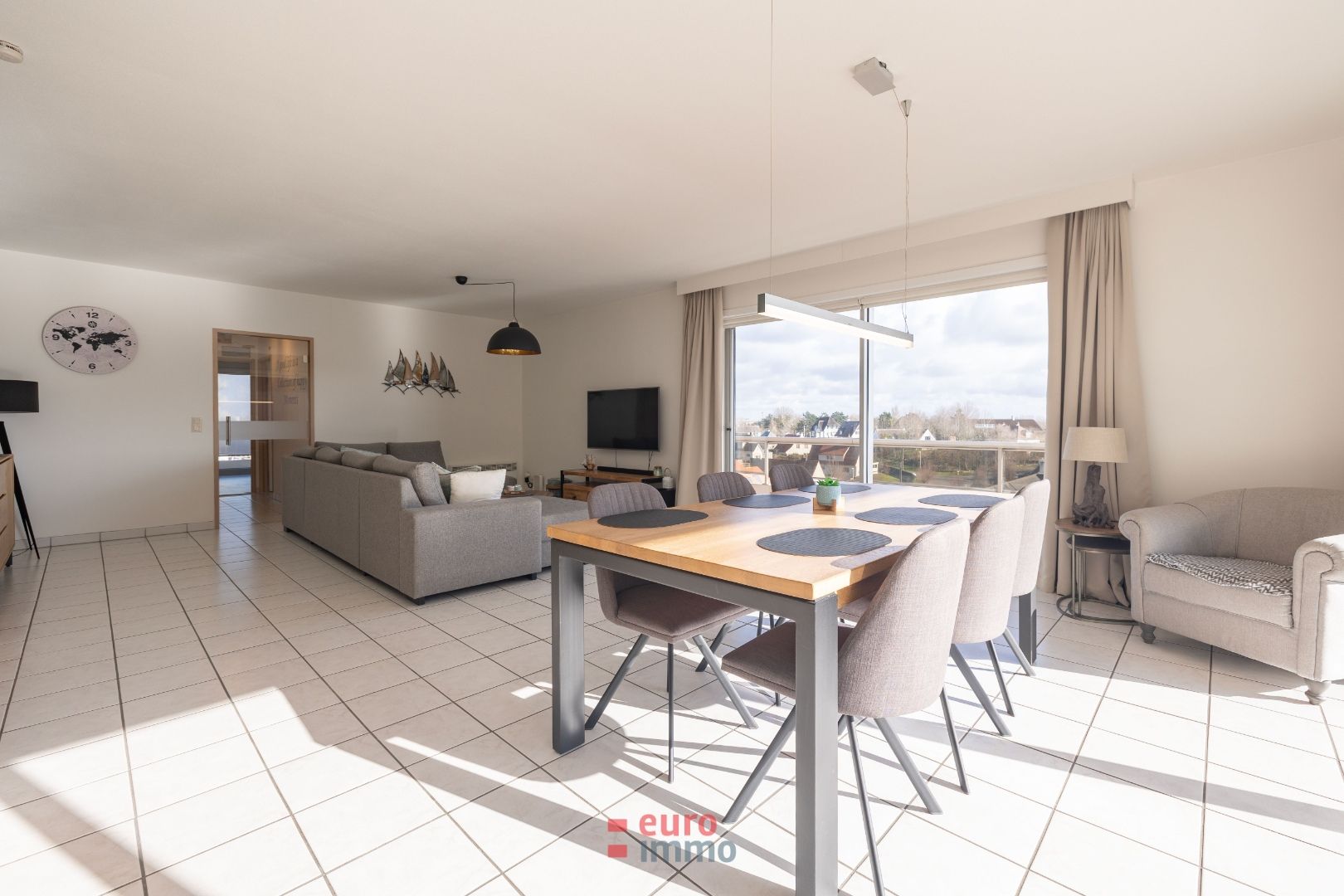 Hoofdfoto van de publicatie: Zonovergoten, hedendaags hoekappartement met schitterende zichten!