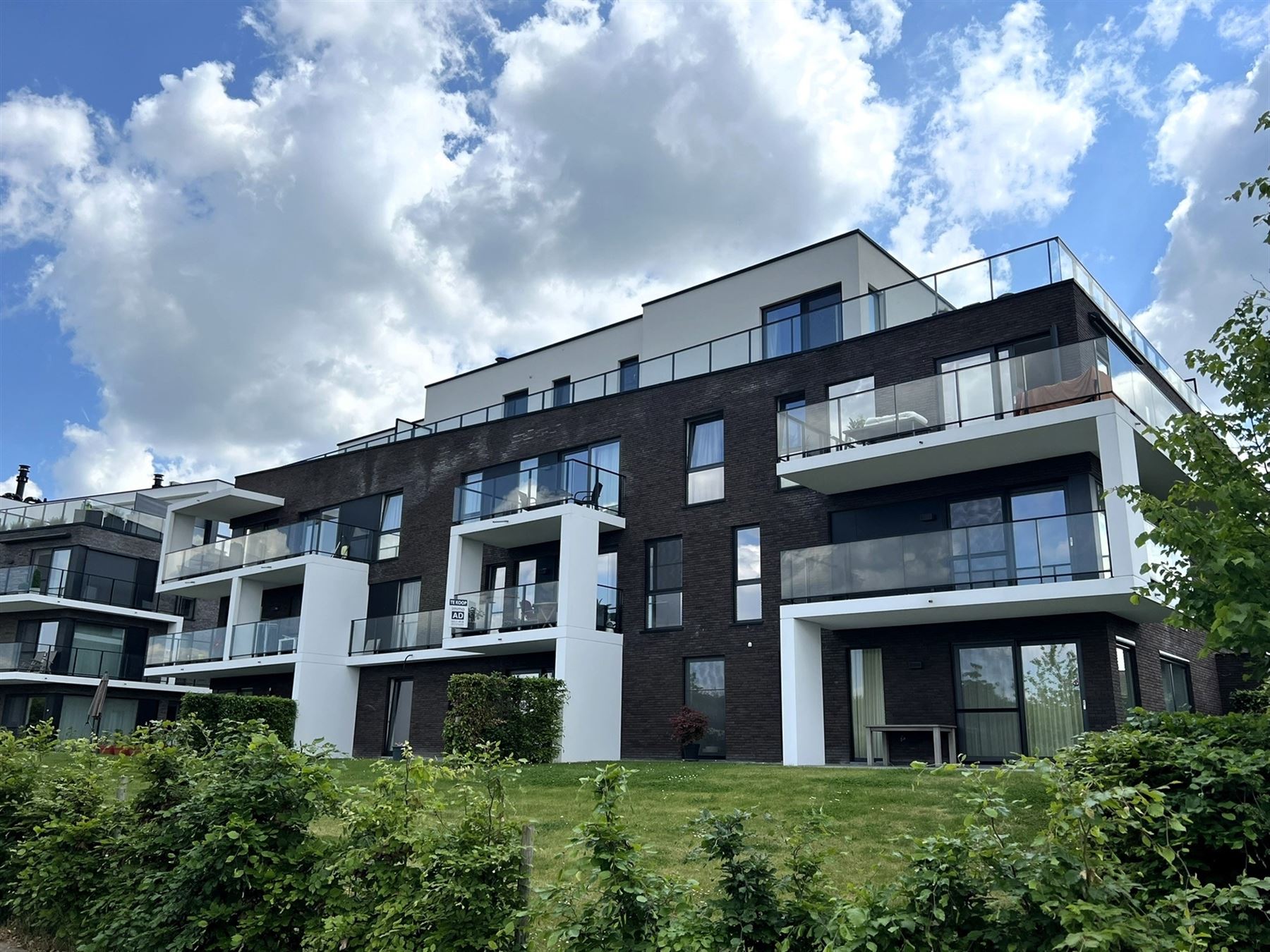 Comfortabel wonen met zicht op groen : 2 slaapkamers, terras en garage inbegrepen foto 12