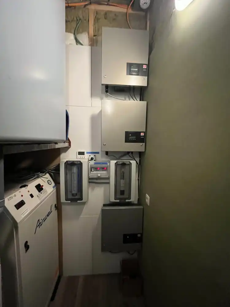 Bedrijfshal met kantoor foto 17