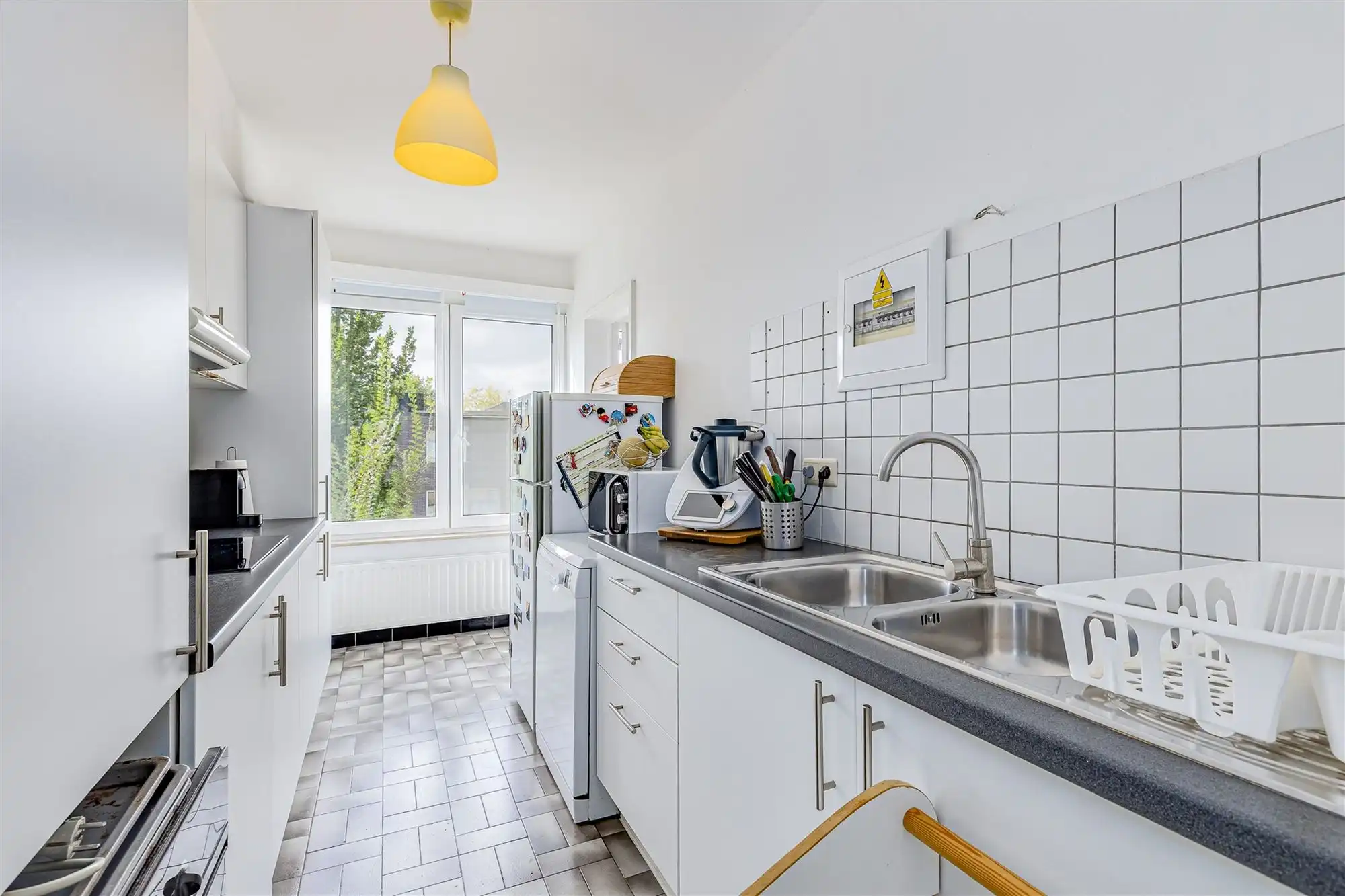 Ruim appartement met 2 slpk + terras te koop in Mortsel foto 4