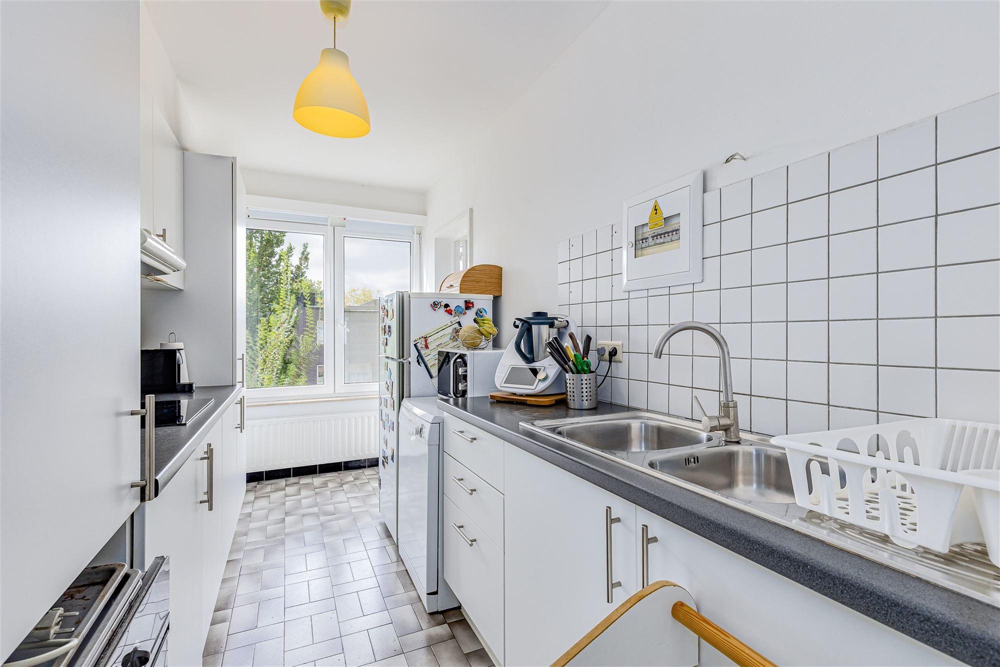 Ruim appartement met 2 slpk + terras te koop in Mortsel foto 4