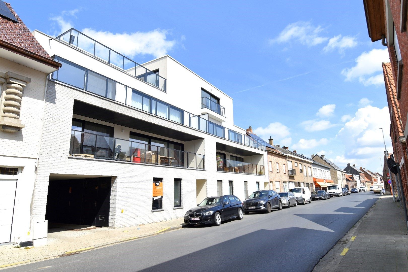 Prachtige penthouse met 2 slaapkamers en groot terras te koop centrum Ledegem foto {{pictureIndex}}