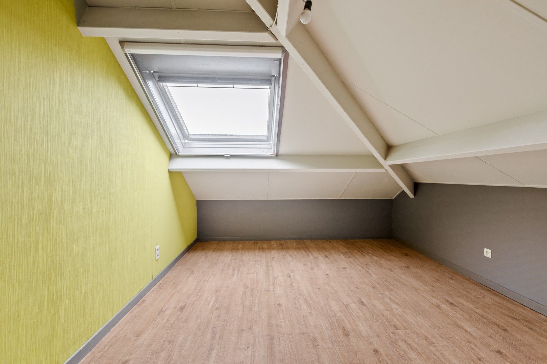 Uitstekend gelegen woning met 5 slaapkamers en veel potentieel foto 15