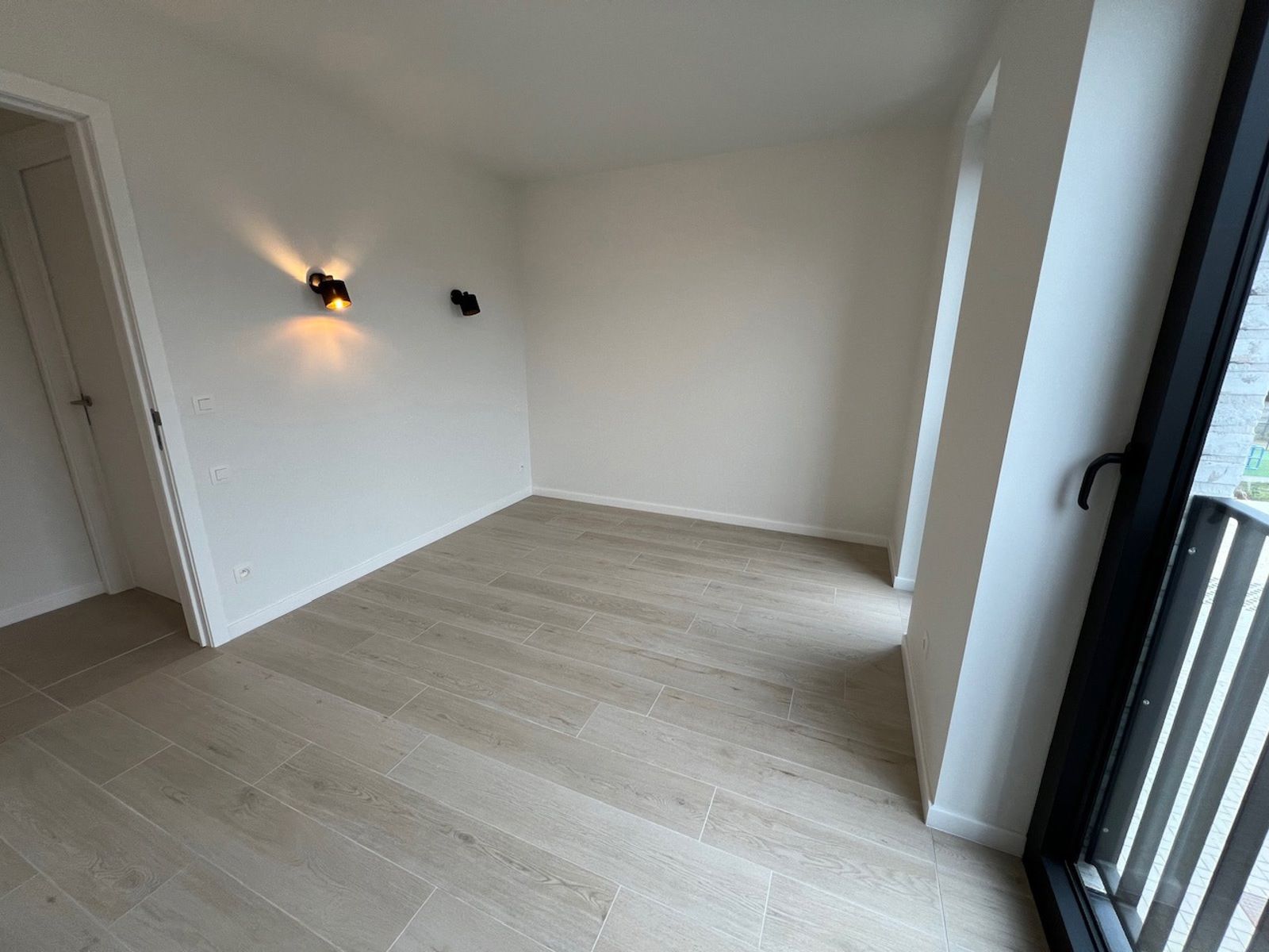 App (2023) met 2 slpk, groot terras (60m²) en carport foto 17