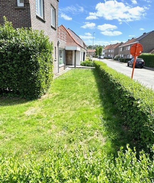 HALFOPEN WONING MET VEEL MOGELIJKHEDEN foto 2