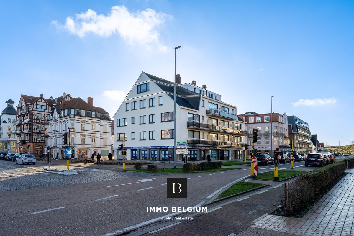 Lichtrijk appartement met parking nabij het strand foto {{pictureIndex}}