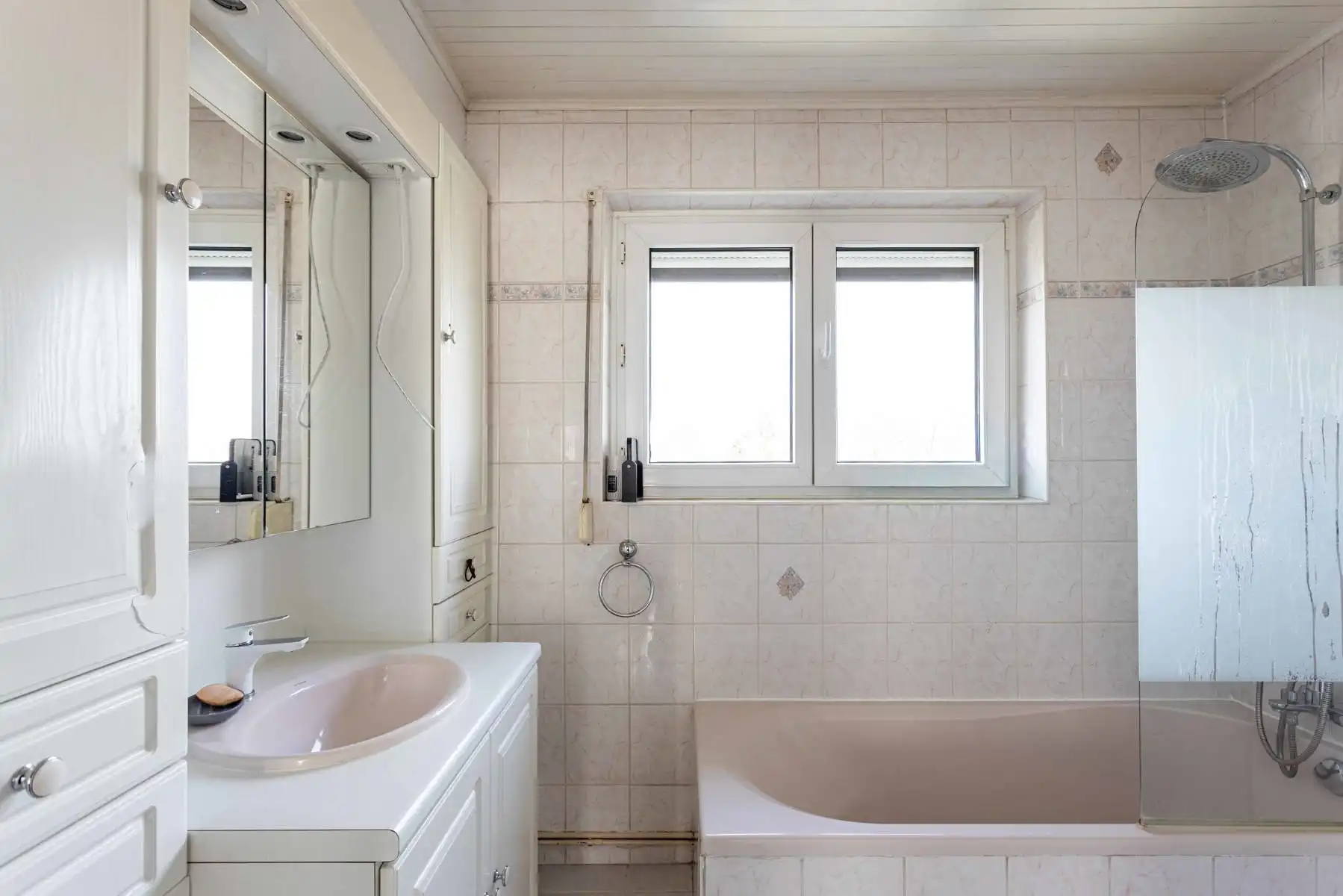 Gerenoveerde bel-etage woning met garage in rustige woonwijk. foto 17