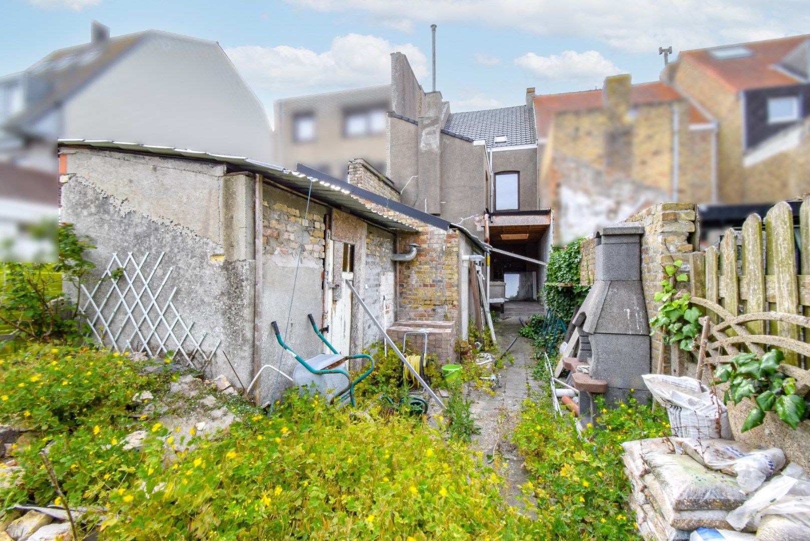 Ruime gezinswoning met 4 slaapkamers, tuin en garage – ideaal renovatieproject te Lombardsijde foto 12