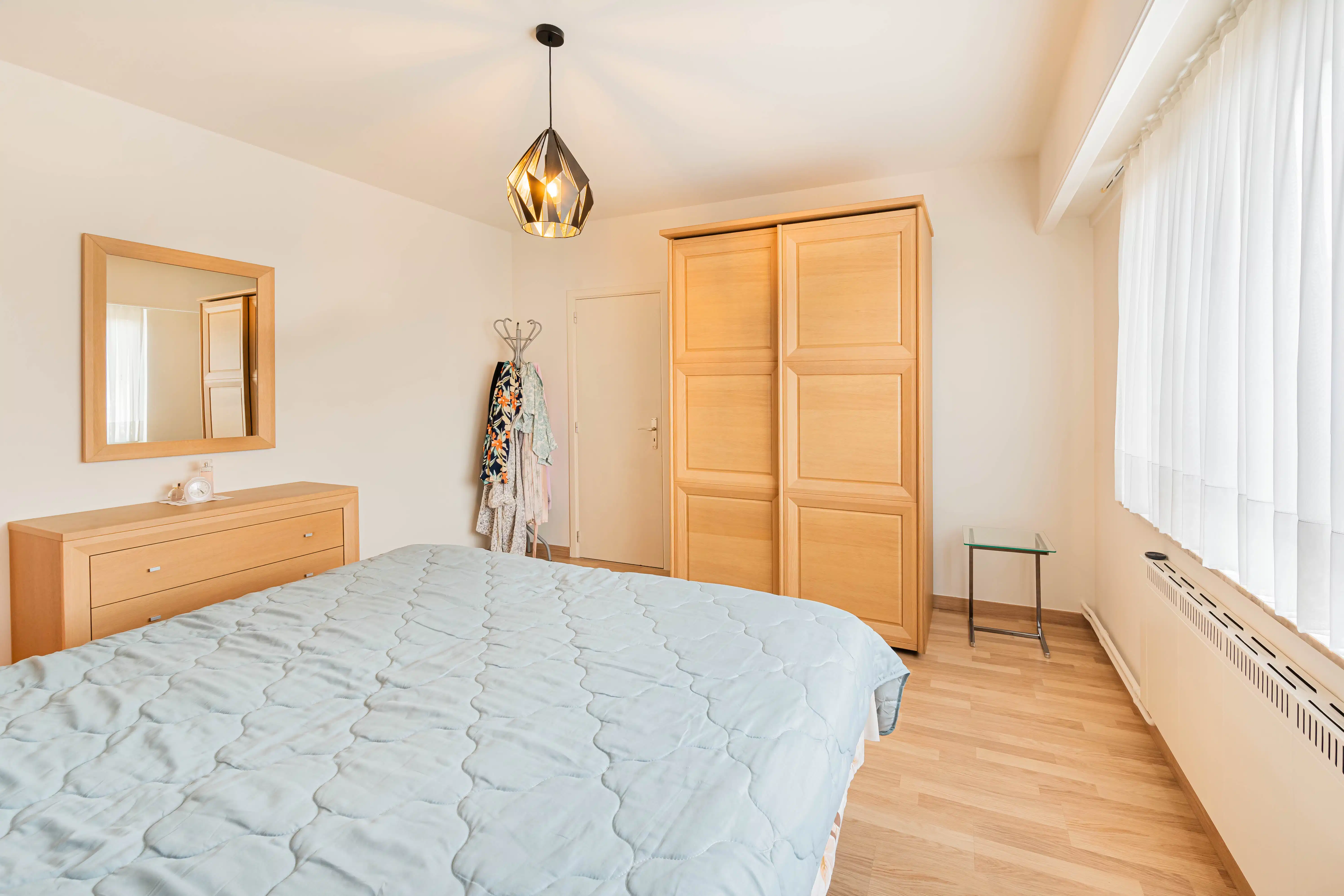 Kwalitatieve woning met 3 autostaanplaatsen in de garage! foto 18
