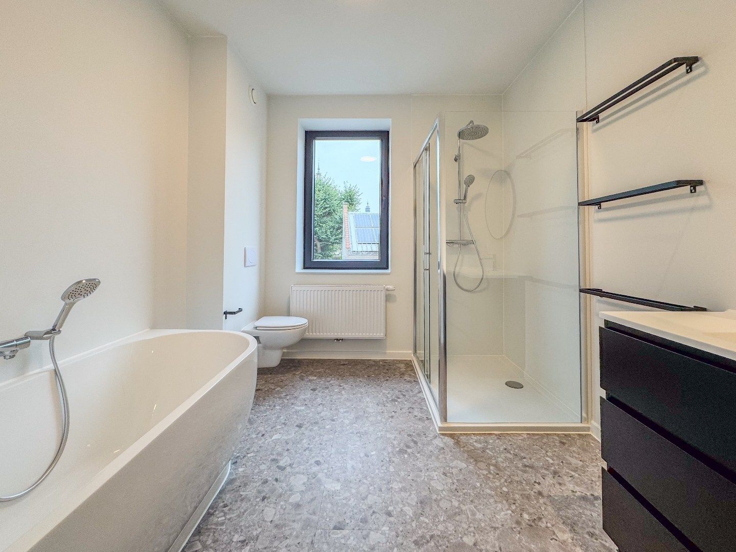Gerenoveerde woning met 3 slaapkamers en gezellig stadstuintje. foto 17