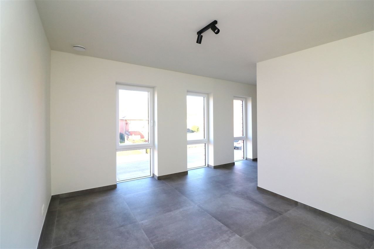 Prachtige nieuwbouwwoning met 4 slpk. met gusntige ligging foto 17
