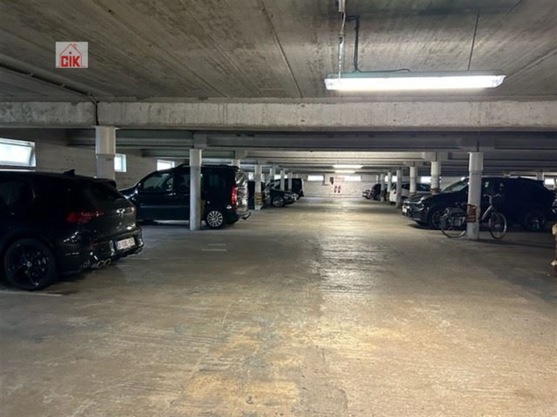 Een lot van 32 autostaanplaatsen in een garagecomplex foto 7