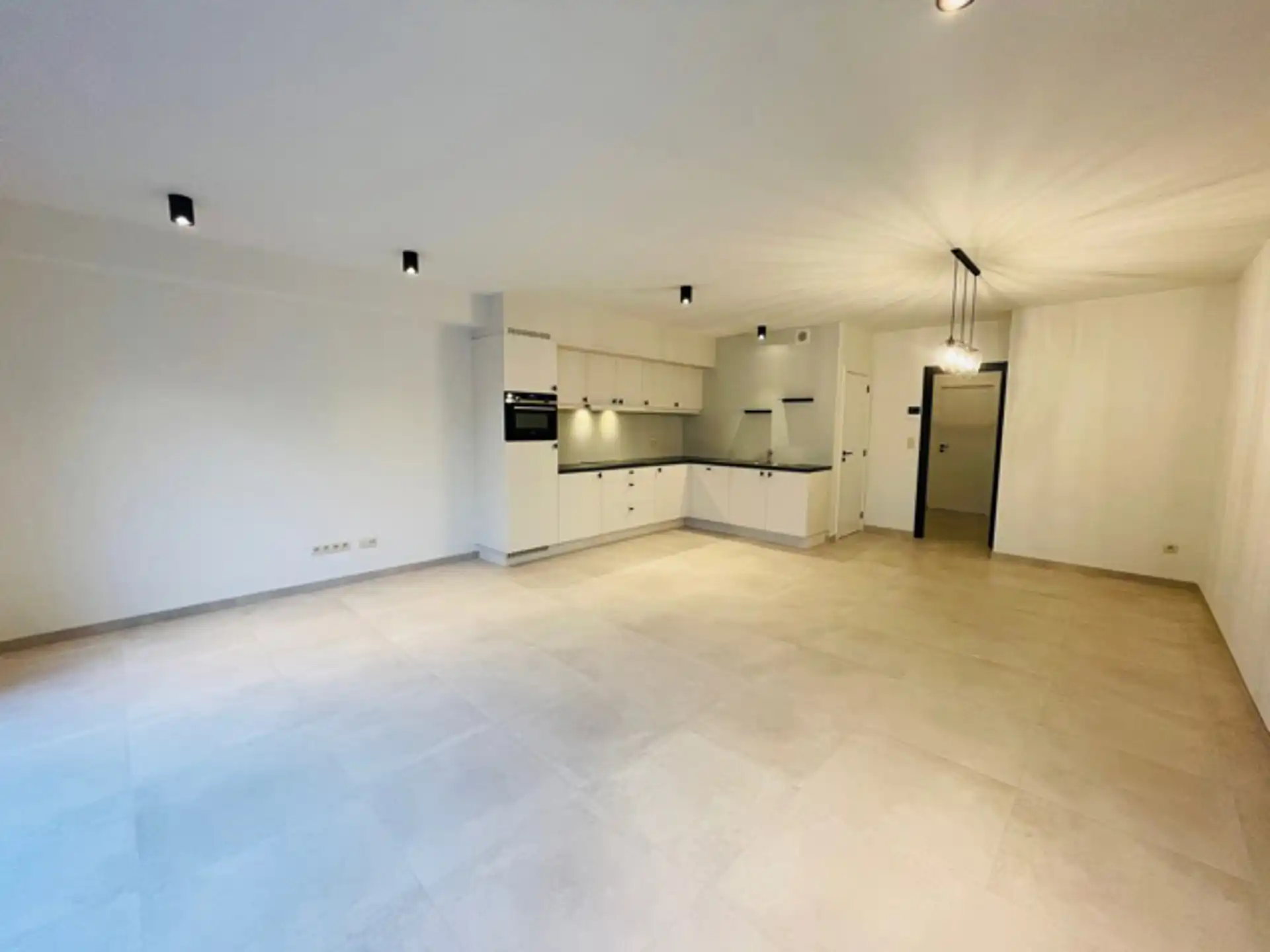 Gelijkvloers BEN appartement met terras en garage foto 5