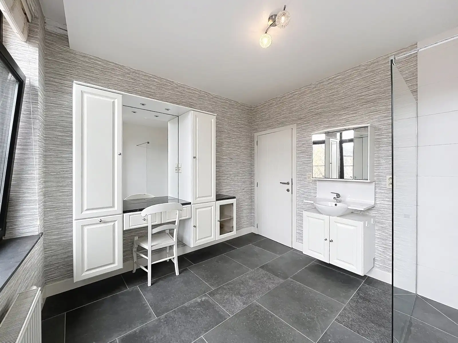 Authentieke woning met 2 slaapkamers in centrum Bree.  foto 11