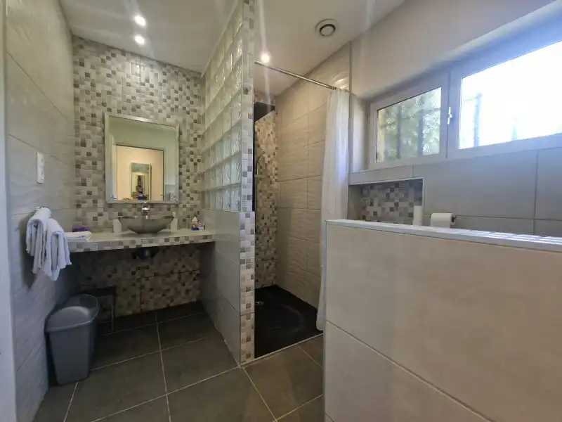 Villa omgevormd tot B&B met vijf mooie kamers en studio in een prachtige en groene omgeving in Carcasonne foto 20