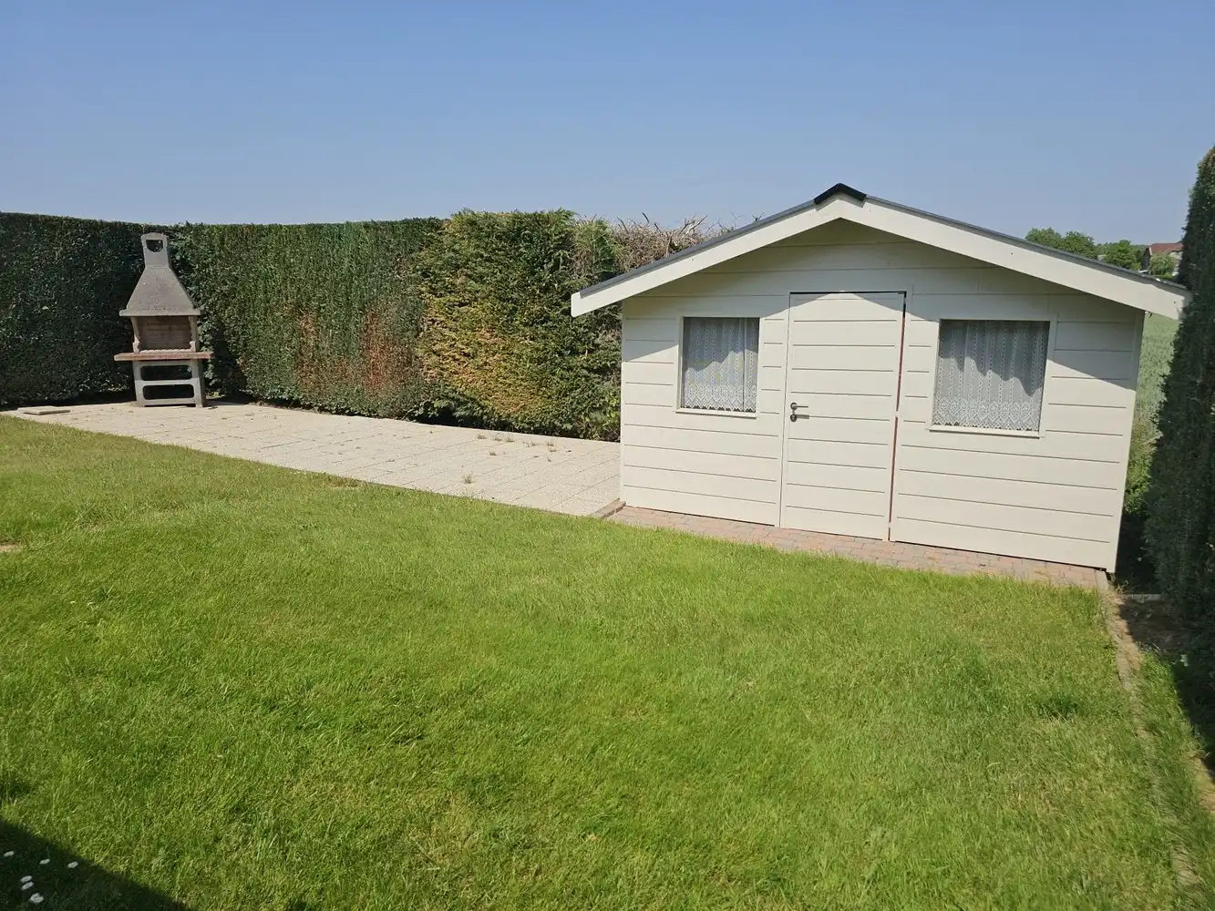 Woning (HOB) met tuin en dubbele garage foto 4