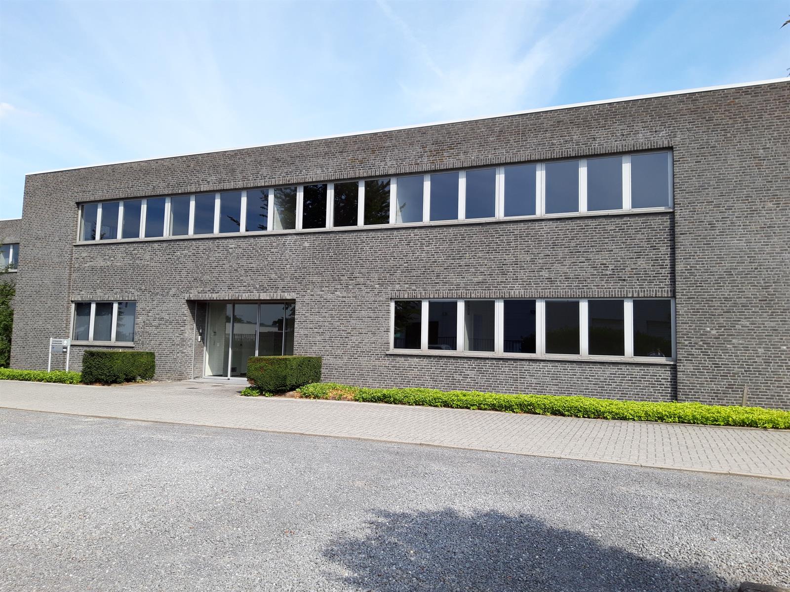Magazijn, kantoren en toonzaal te huur in Aartselaar foto 37
